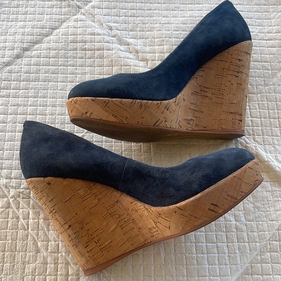 Vince Camuto platforms - Picture 3 of 5